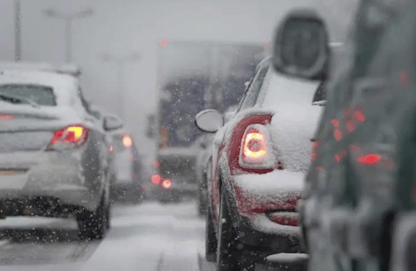 春节出行百态：有人困于暴雪，有人租车“尝鲜”