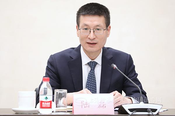 金融零碎人事调整继续：陆磊任人民银行副行长