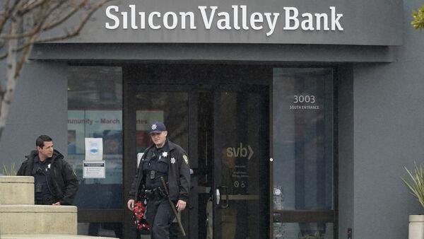 随着廉价资金的消失，硅谷银行(Silicon Valley Bank)的倒闭扩大了系统的裂缝